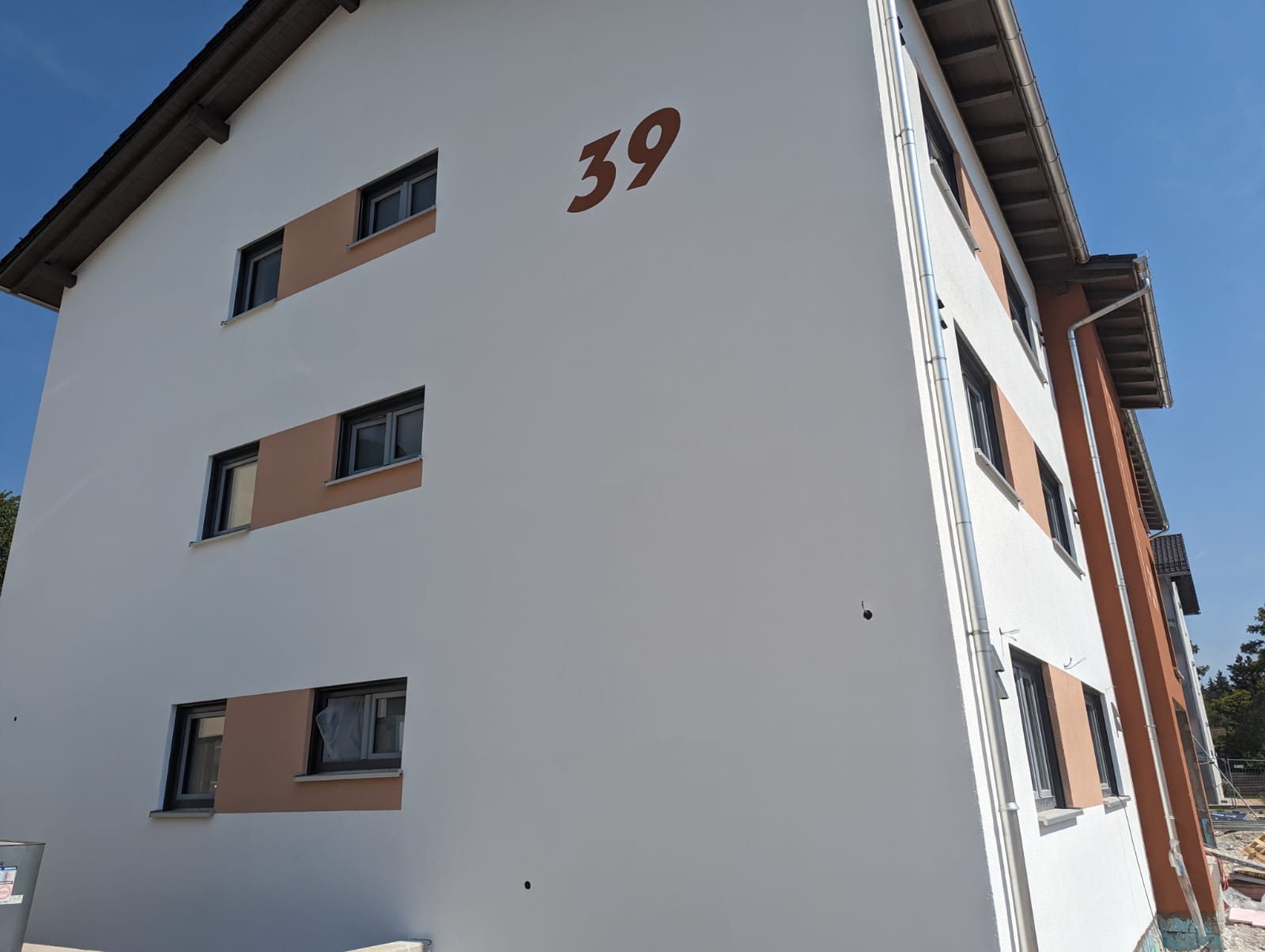 Fassadenputz-Arbeiten von Weser Bau Putz an einem Wohnhaus in Freilassing